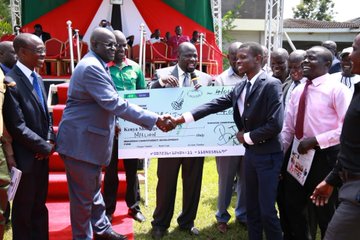 Education Cabinet Secretary Prof George Magoha Saturday took the Government’s 100 per cent transition campaign from primary to secondary school level to Muhoroni subcounty where he urged leaders to ensure all 2019 KCPE candidates are admitted to Form One starting January 13, 2020